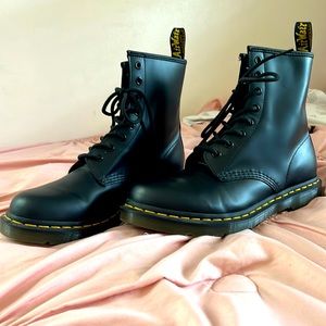 Dr. Martens Womens 1460 Smooth Leather Lace Up Boots